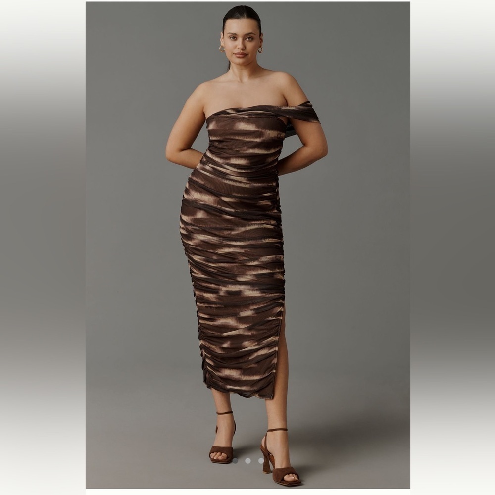 NWT retails 250, Elliatt Brown Tie-Dye Off-Shoulder Ruched Midi Dress